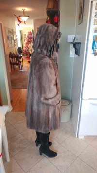 Furcoat - mink ladies medium - with hood, very warm