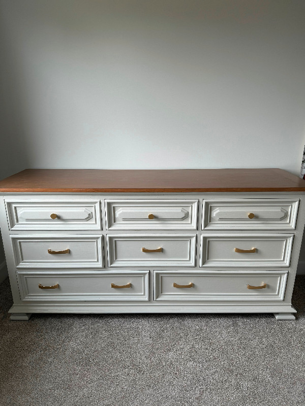 Solid Oak Dresser in Dressers & Wardrobes in Kingston - Image 3