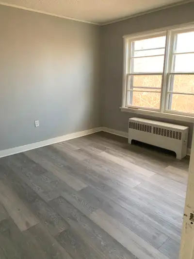 Chrichton Park - 2 bed + den