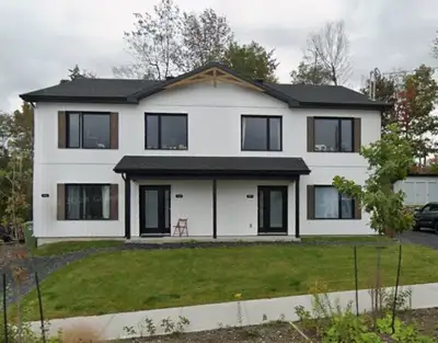 Bienvenue AU CARRÉ BELVÉDÈRE dans l'arrondissement Mont-Bellevue à Sherbrooke ! LUXUEUX LOGEMENT 4 ½...