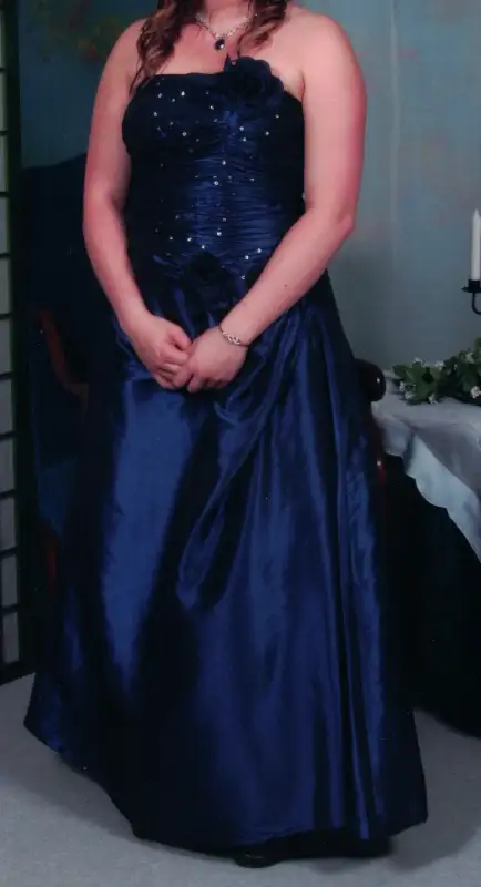 ROBE DE BAL PORTÉE UNE FOIS in Women's - Dresses & Skirts in Québec City - Image 3