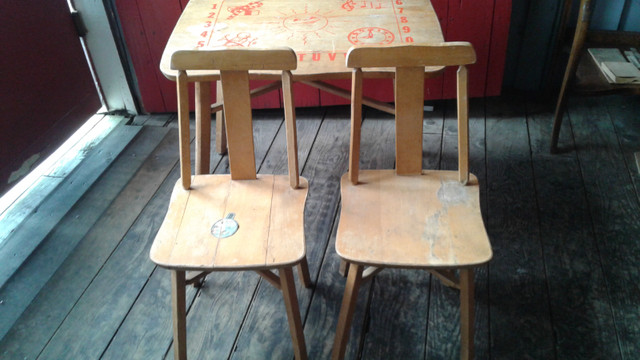 Vintage Childs Table and Chair Set in Dining Tables & Sets in New Glasgow - Image 4