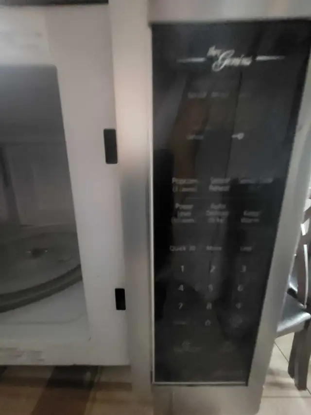 Panasonic Genius Microwave in Microwaves & Cookers in Mississauga / Peel Region - Image 2