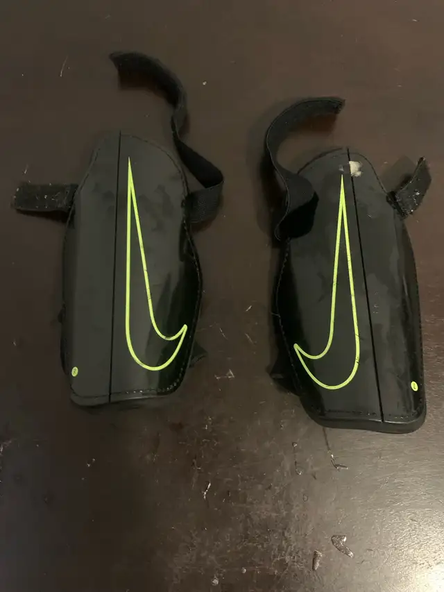 Nike Shin Pads in Soccer in Gatineau - Image 2