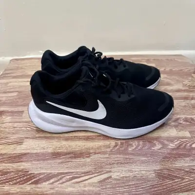 Nike Revolution 6 size 8.5 /9 , View more