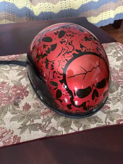 Motorcycle helmet DOT approved “skull design”