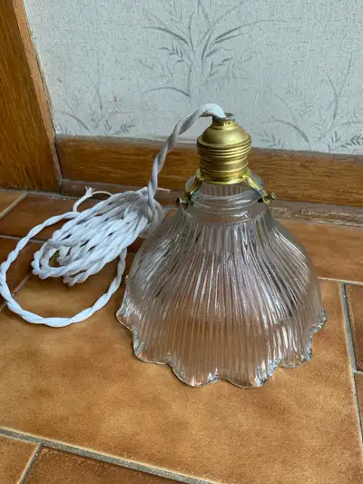 Lampe antique pour suspendre en verre holophane, View more