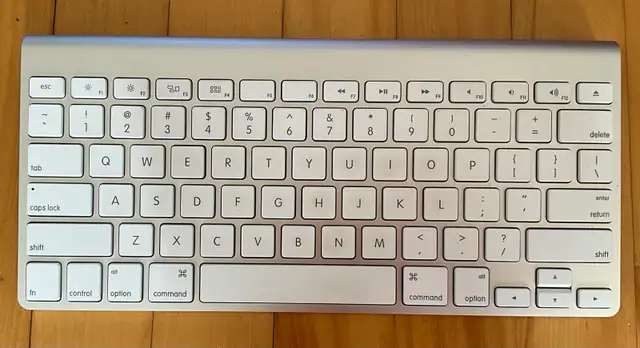Apple keyboards, numeric keypad, Mighty Mouse in Mice, Keyboards & Webcams in Ottawa - Image 2