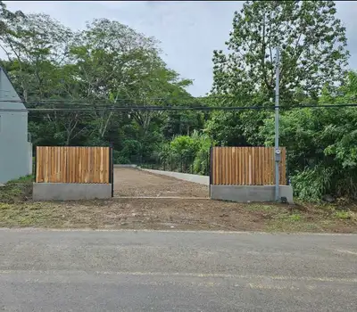 Commercial/ Residential Located in Estrada, Guanacaste 350 sq meters - New teak fence - New mesh fen...