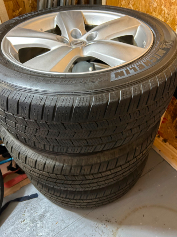 4 pneus Michelin DefenderLTX 4 saisons 235/55/R19 avec mag in Tires & Rims in Québec City - Image 3