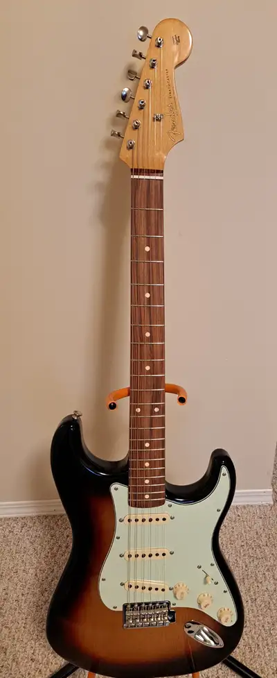 Fender Vintera '60s Stratocaster - 3-color Sunburst, View more