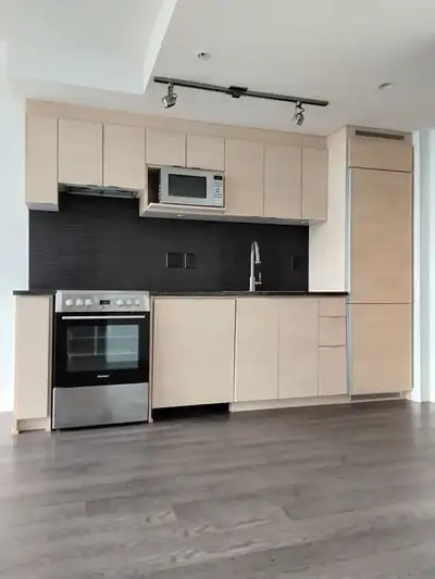 A prime - location *Beautiful one-bedroom apartment for rent with great views. ***Freshly painted wi...