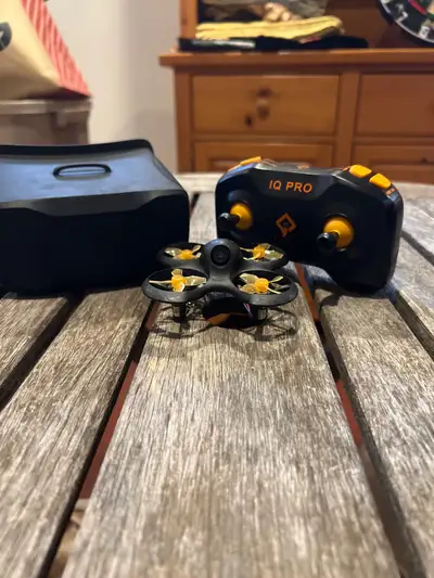 Fpv begginer kit, RTF,easy to use, Batteries included. One of the extra motors are not working (CCW)...