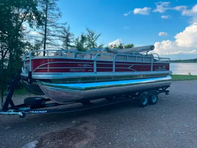 2019 Sun Tracker 22' tri-toon with trailer and 150hp Mercury four stroke. Boat and motor only have 4...