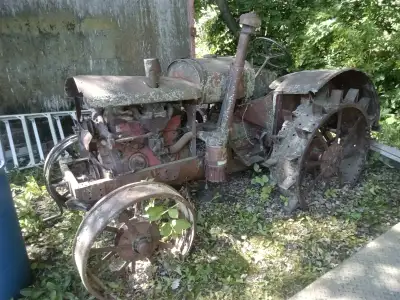 For sale wd30 on steel. Engine sized from sitting.rad included. call 871 4203 or e mail