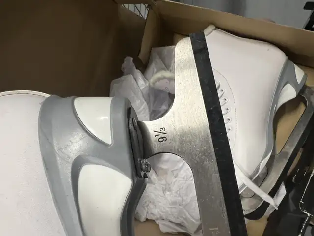 Jackson Cameo CS1500 Figure Skates in Skates & Blades in Markham / York Region - Image 4