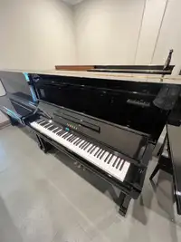 2000 Yamaha Upright Piano U3