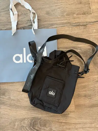 Alo Yoga shoulder bag authentic new, View more