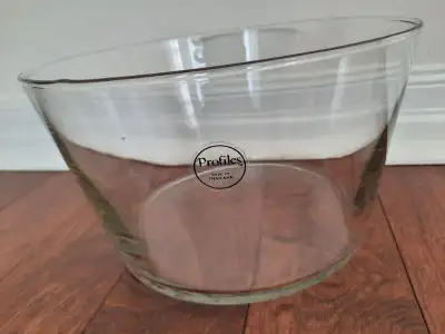 Profiles Clear glass bowl, View more