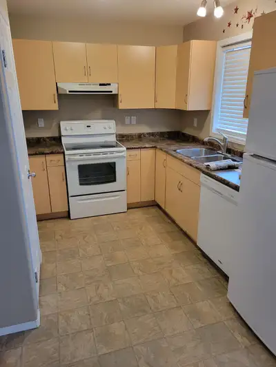 3 bedroom 1.5 bathroom A/C, ins suite laundry all appliances included balcony 2 parking stalls right...