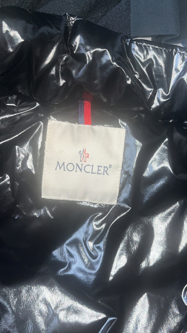 Moncler vest  in Men's in Oakville / Halton Region - Image 3