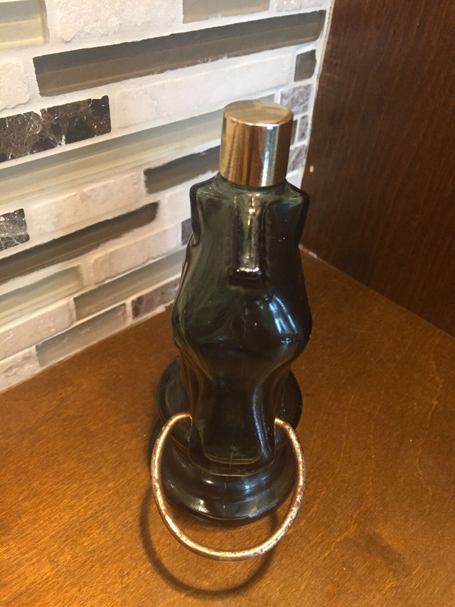 VINTAGE HORSE HEAD "Chess Knight" Avon After Shave  Bottle in Arts & Collectibles in Mississauga / Peel Region - Image 3