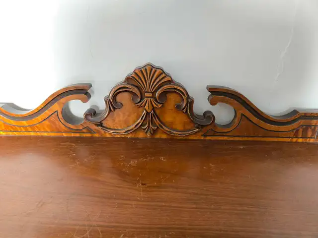 1915 Sideboard and china cabinet in Dining Tables & Sets in Petawawa - Image 8