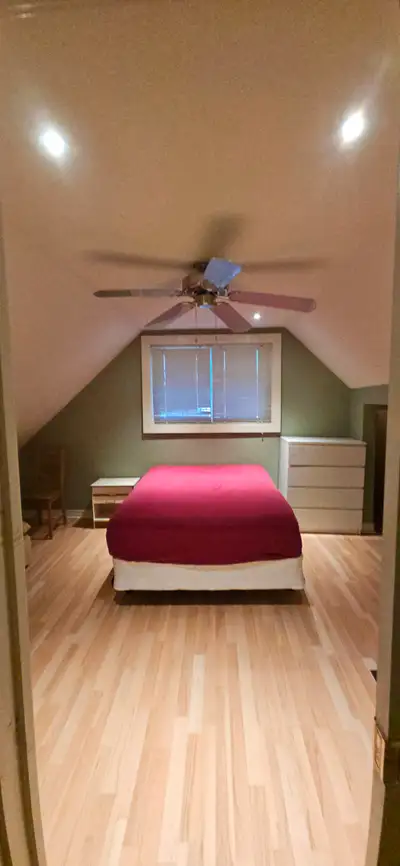 Cozy room for rent in a close distance from darlington plant. Everything is included. Parking is ava...