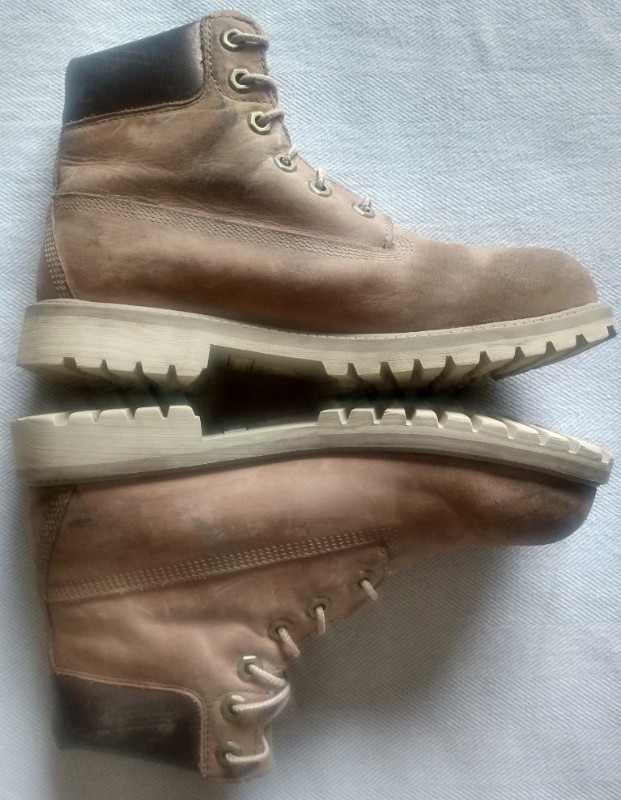 TIMBERLAND BOOTS SIZE M7 W9 UNISEX in Other in City of Toronto - Image 3