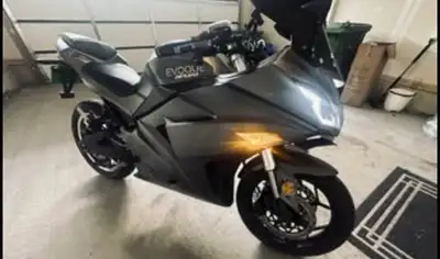 MY BIKE IS LIKE NEW PURCHASE DATE 25/MARCH 2025 MILEAGE 1000/- ONLY. I WONT TO BUY CAR THATS WAY I A...