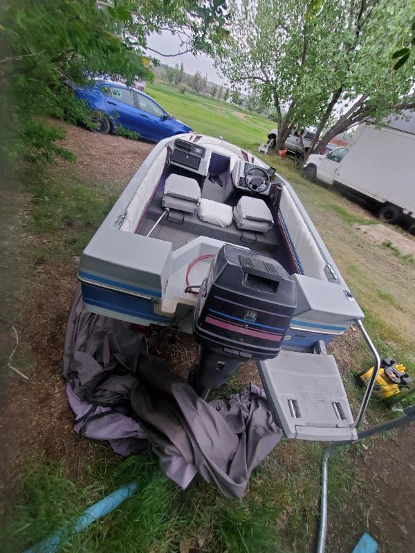 Open bow Bayliner Capri, fish finder, nice little boat in Powerboats & Motorboats in Swift Current - Image 4