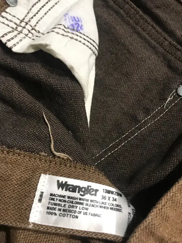 Cowboys Wrangler jeans in Men's in Winnipeg - Image 4