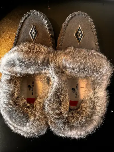 manitobah mocassins size 8, View more
