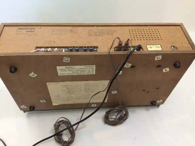 SounDesign Classic 4669 AM/FM Stereo 8 Track in Stereo Systems & Home Theatre in Mississauga / Peel Region - Image 6