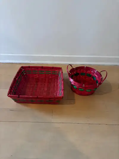 I’m good condition and set for 5$. See sizes on photos 3 & 4.