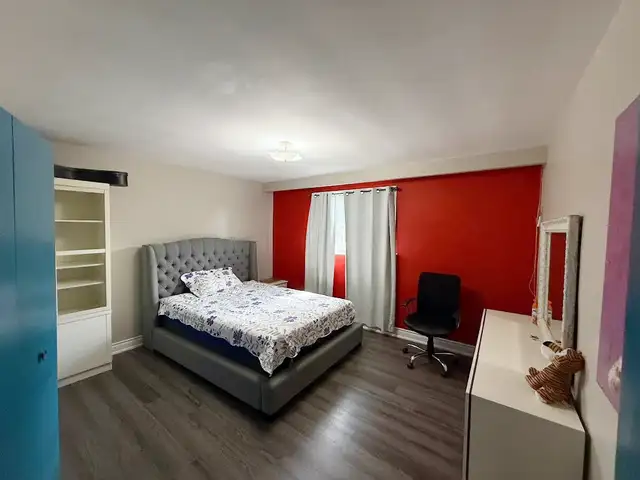 Master bedroom to share on main floor for girl only in Malton63826905164163121
