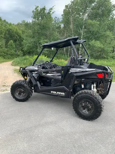 Get ready to hit the trails with this powerful, pre-loved Polaris RZR 900 EPS that delivers thrillin...