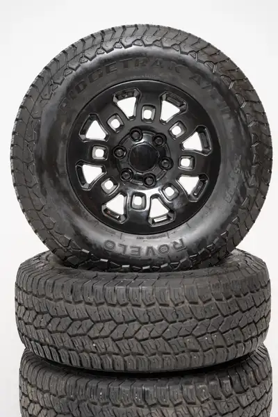 Maybe 8000kms on these. Great tires - quiet and smooth given the pretty aggressive tread. Great in t...