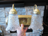 Vintage Brass Wall Sconce Fixture Seashell Pattern Frost Shades