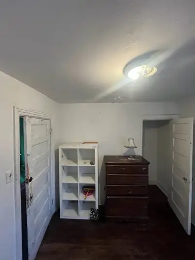 room for rent DuPont and Davenport area available immediately