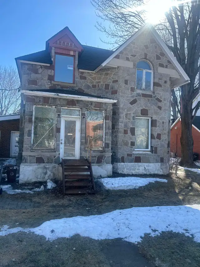 5 1/2 à louer a 2100$ a Montréal