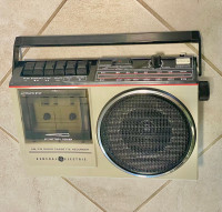 General Electric GE 3-5244A Radio AM FM cassette player 