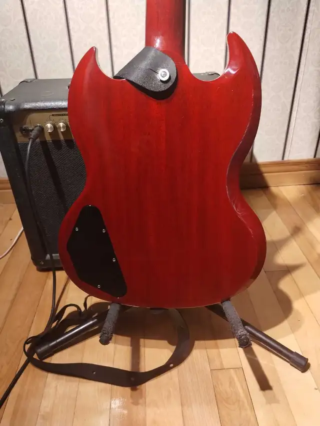 Gibson SG Junior in Guitars in Sherbrooke - Image 5