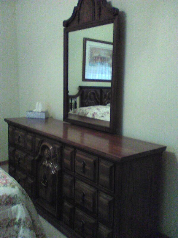 OAK BEDROOM SET -5 PCE. REDUCED in Multi-item in Oshawa / Durham Region - Image 3