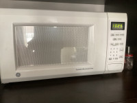 Micro-ondes GE 1100 watts 40$