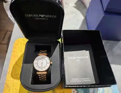 This is an authentic Emporio Armani women's Ceramica watch featuring a rose gold-tone stainless stee...