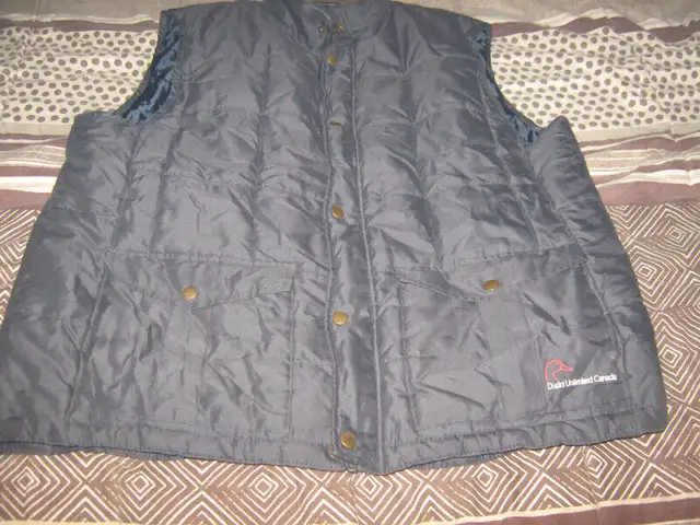 mens vest in Men's in Kingston - Image 2