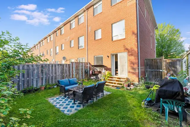 Bright and Airy End Unit Freehold Townhome on a Prime Location!62865714017923121