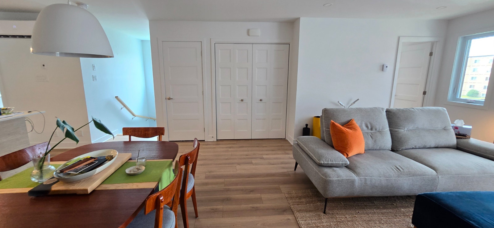 Grand 5 ½ lumineux – 3 chambres fermées | Animaux acceptés — photo 1