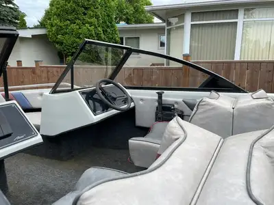1986 Aquastar 16' Boat for Sale, Power Trim, New Marine Battery. 60HP Mercury Engine, runs great! Co...
